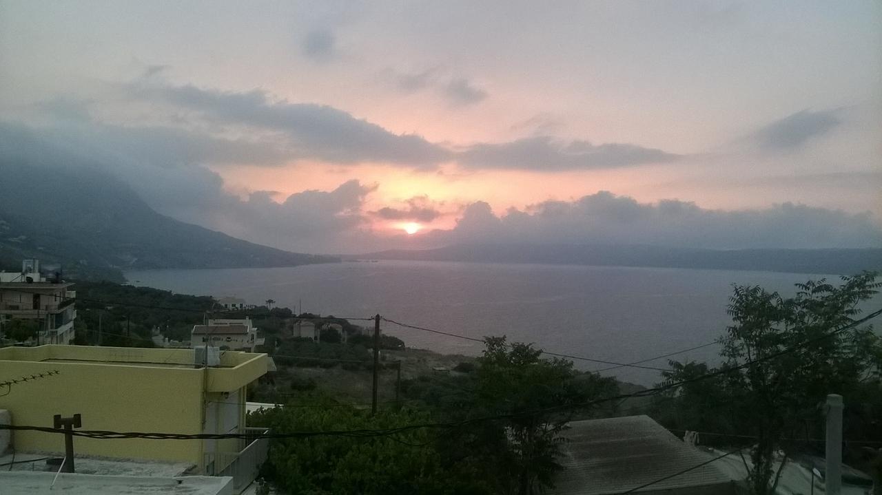 Olympic View Guesthouse Kalámion Екстериор снимка